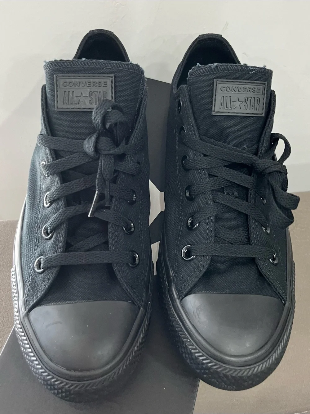 Converse‎ Black Low Top Canvas Sneakers